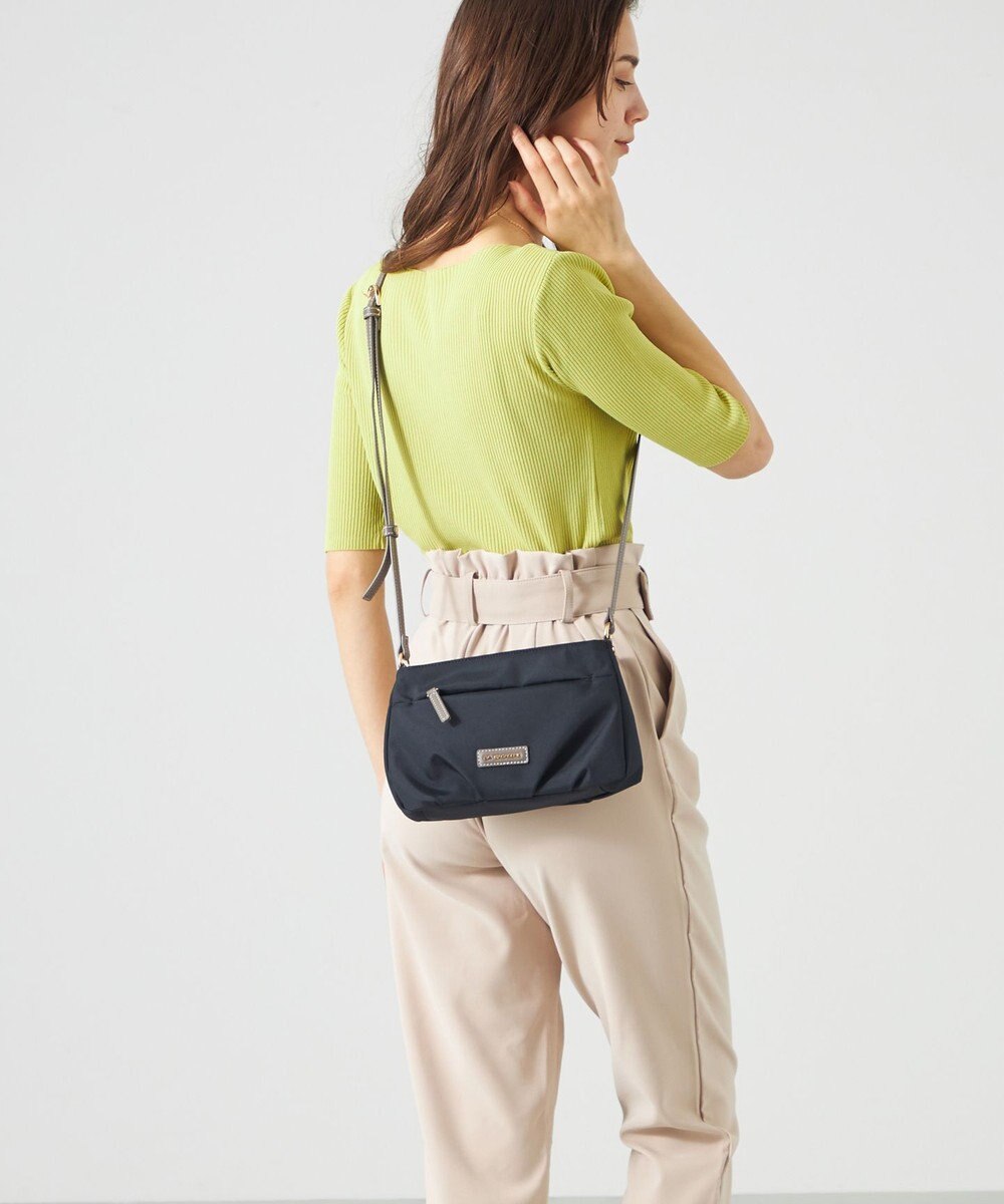 LA BAGAGERIE ポリエステルキャンバス　タックポシェット 