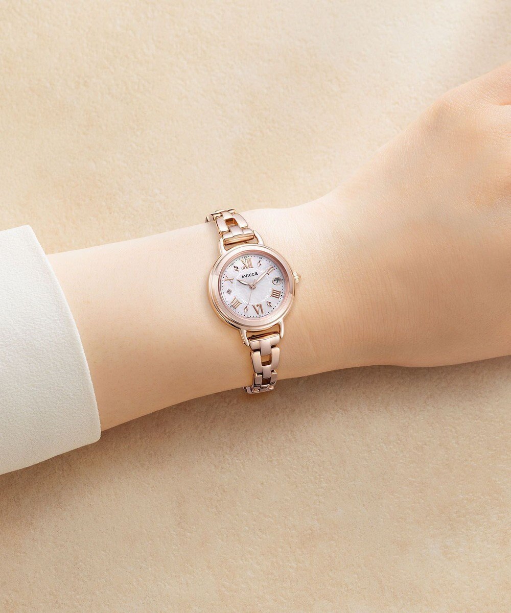 CITIZEN 【アクセサリー感覚で使える】ピンクゴールドのフェミニンなソーラーテック電波時計 