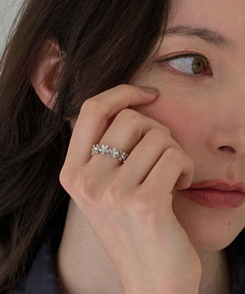 Phoebe フローラルビジューレースカフリング　シルバー 