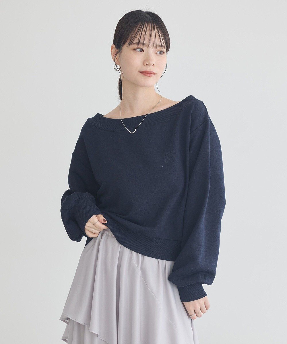 earth music&ecology ショート丈ワンポイント刺繍オフショルスウェット 