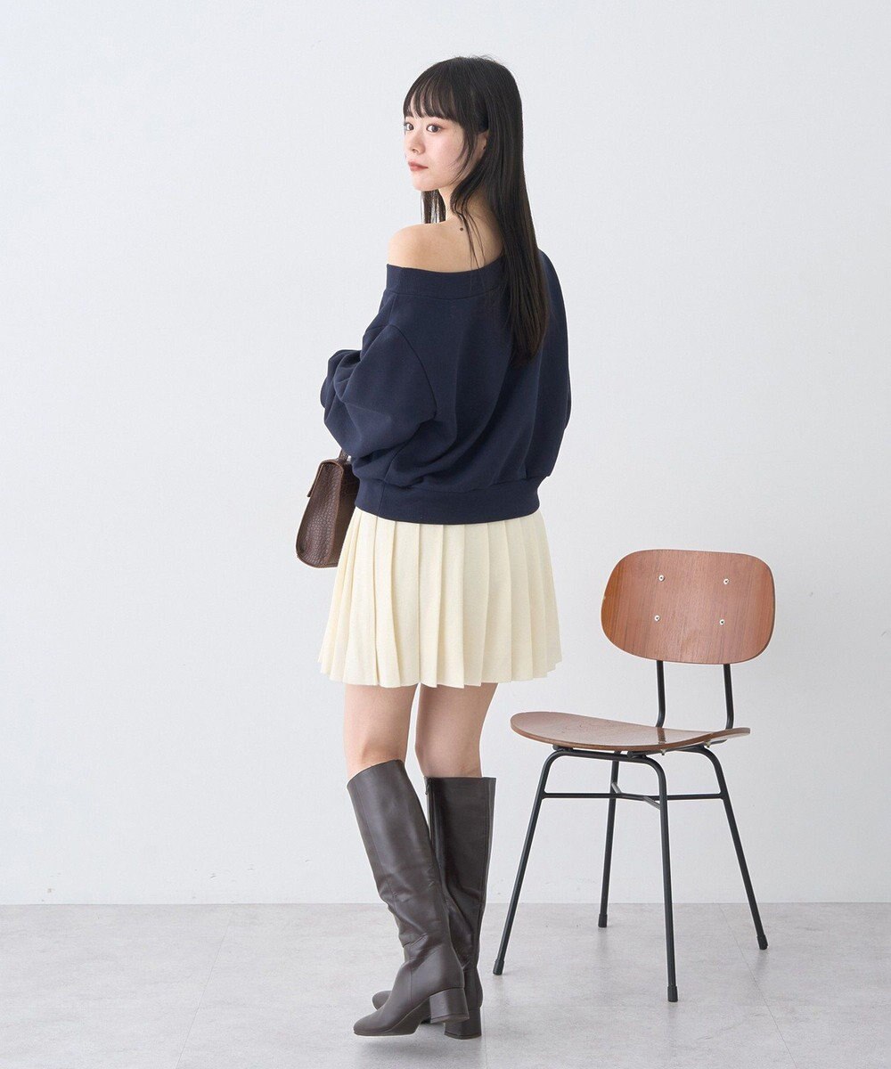 earth music&ecology ショート丈ワンポイント刺繍オフショルスウェット 