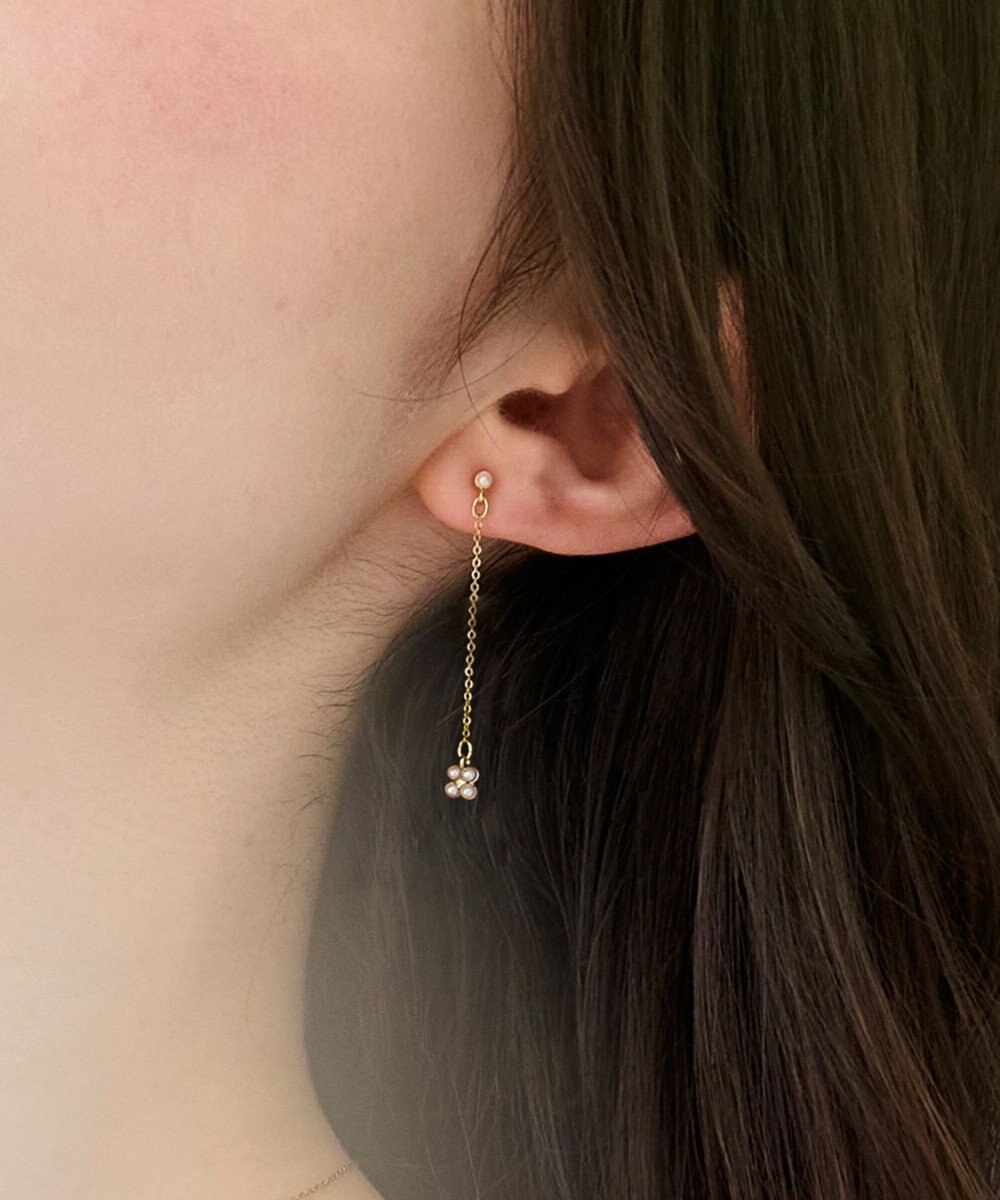 Phoebe 〈金属アレルギー対応〉タイニーフラワーロングセラミックポストピアス　チェーンピアス/小粒パール/揺れるピアス 
