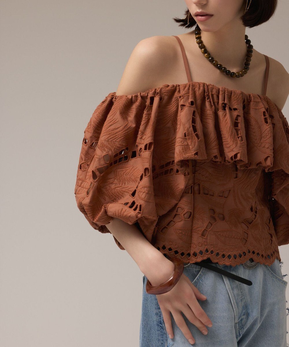 GRACE CONTINENTAL カットワークオフショルトップ 