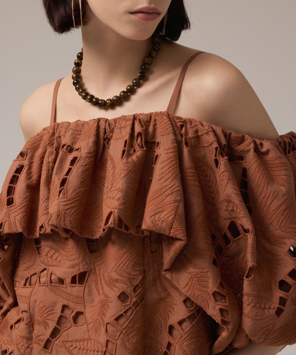 GRACE CONTINENTAL カットワークオフショルトップ 