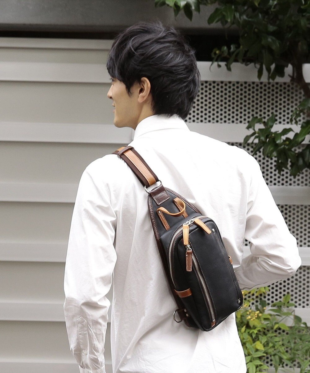 UNBILLION Otias シュリンクレザーオイル仕上げタテ型ボディバッグ 