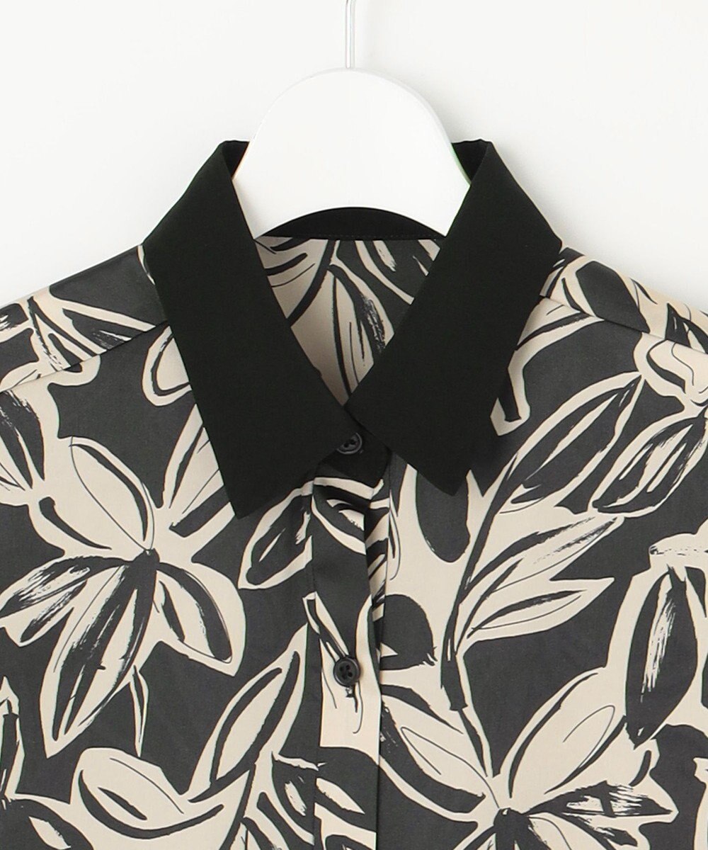 自由区 【カタログ掲載・洗える】モノトーンフラワープリント ブラウス 