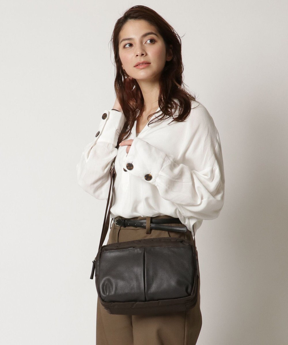 Y'SACCS ナイロン×牛革コンビシリーズ　ショルダー 