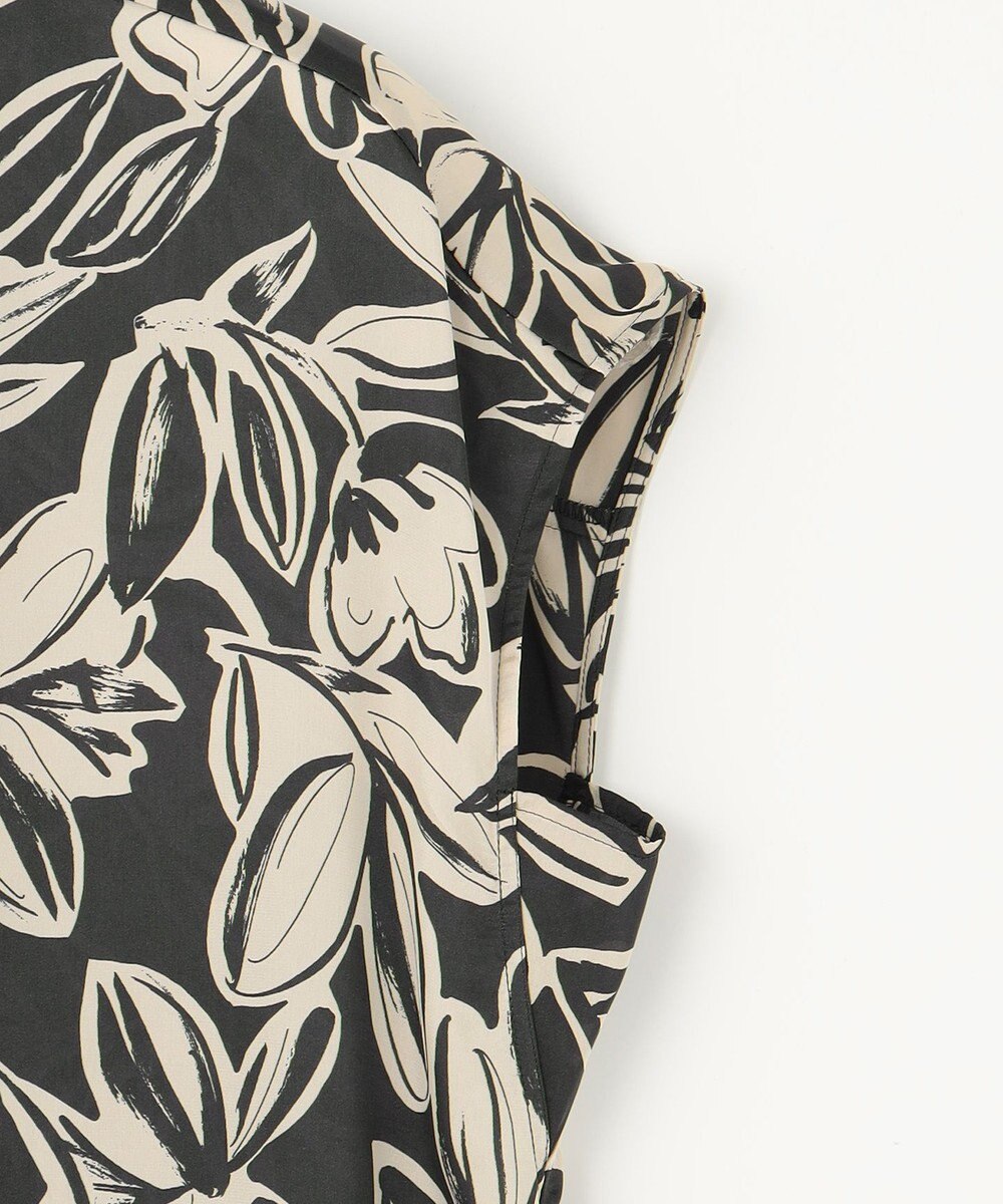 自由区 【カタログ掲載・洗える】モノトーンフラワープリント ブラウス 