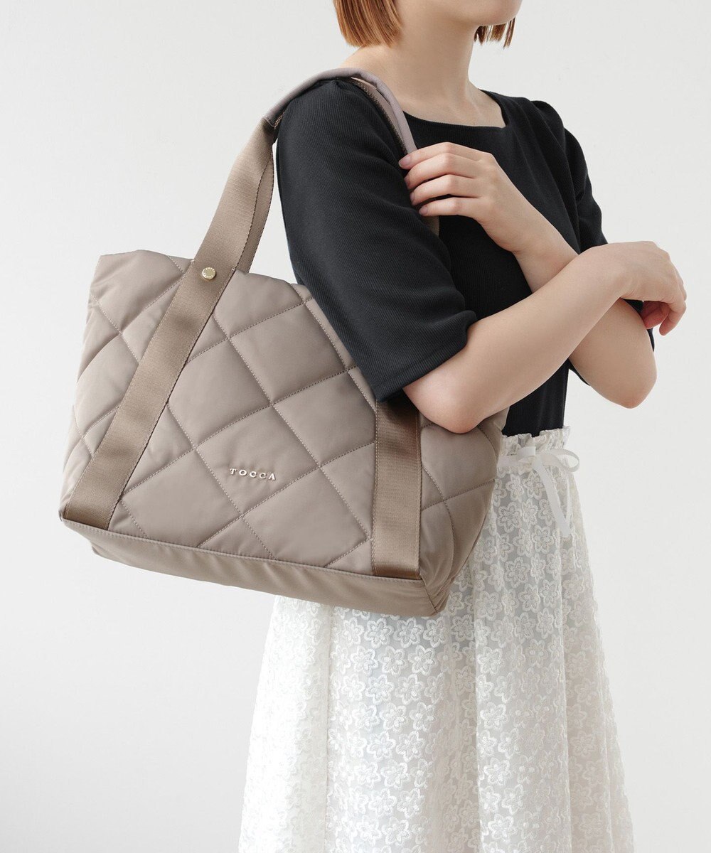 TOCCA 【撥水・A4サイズ対応】TRACE PAVE QUILT TOTE キルトバッグ 
