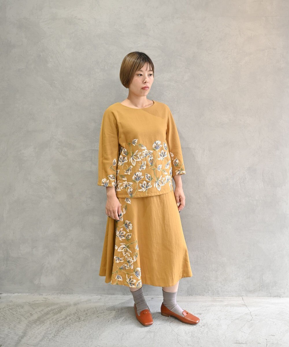 muuc 〈遠州織物の工場で織られた上質なコットン生地〉モクレン刺繍 ノーカラー プルオーバー（セットアップ可能） 