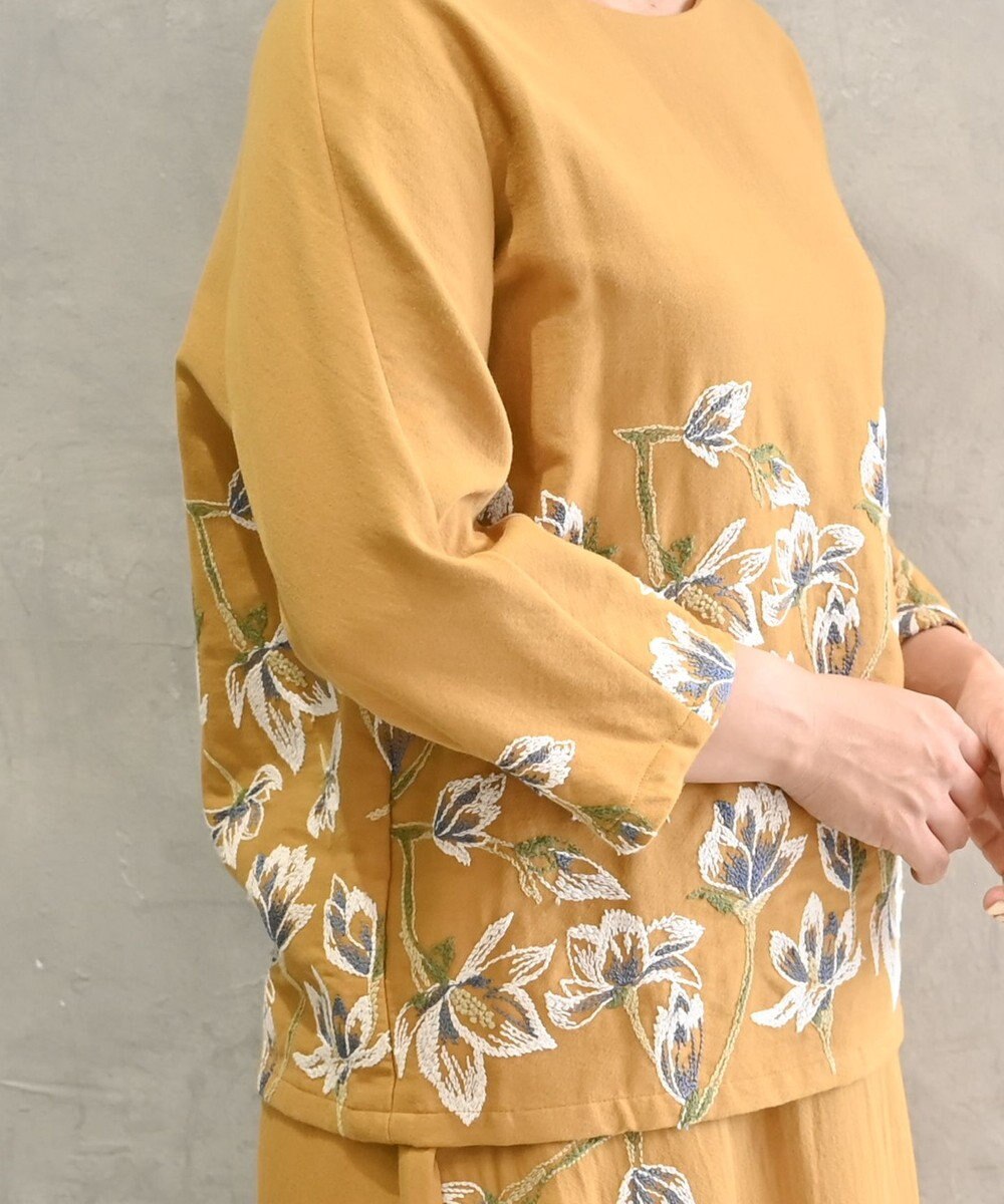 muuc 〈遠州織物の工場で織られた上質なコットン生地〉モクレン刺繍 ノーカラー プルオーバー（セットアップ可能） 