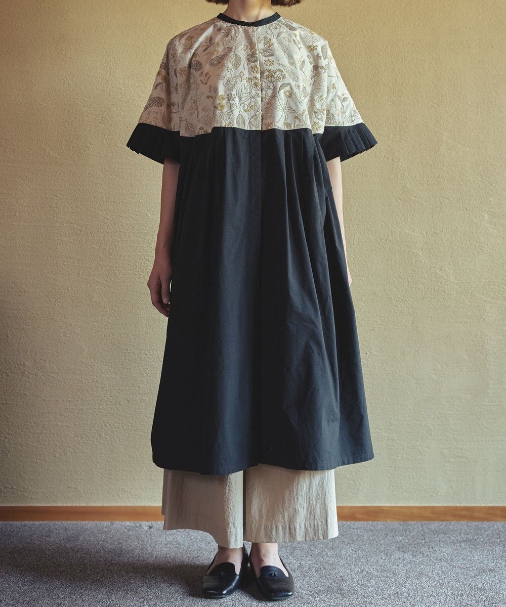 muuc 筆記帳刺繍ヨーク切り替えワンピース〈国産・muucオリジナル総柄刺繍〉〈オーガニック綿〉〈前開き・羽織にも〉〈3シーズン春夏秋〉 