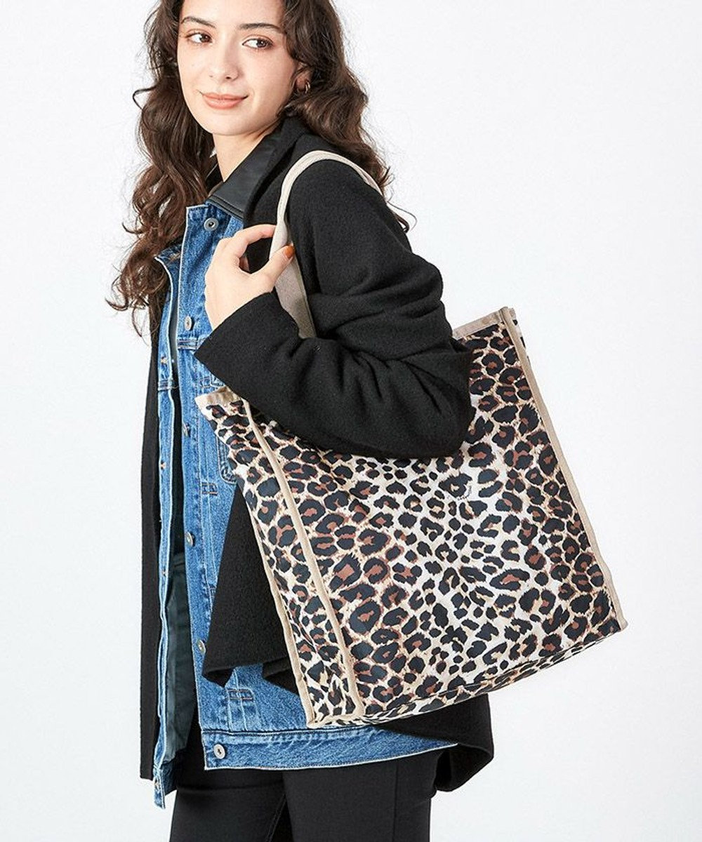 LeSportsac LG BOOK TOTE/フラクセンレオパード フラクセンレオパード