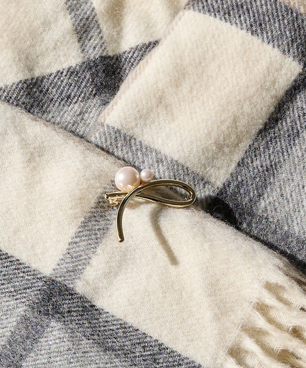 Phoebe クロスメタルパールブローチ　ゴールド 