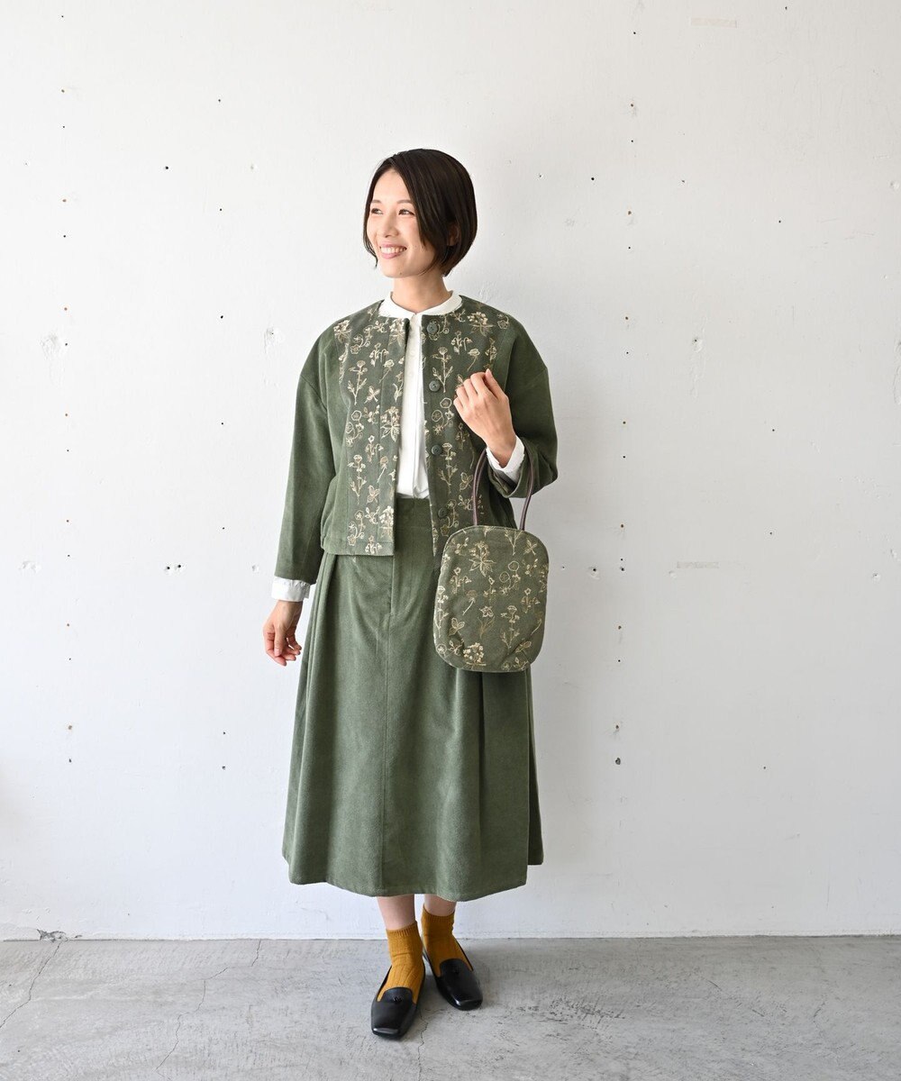 muuc 〈遠州織物の工場で織られたコットンコーデュロイ生地〉花刺繍ノーカラージャケット（セットアップ可能） 