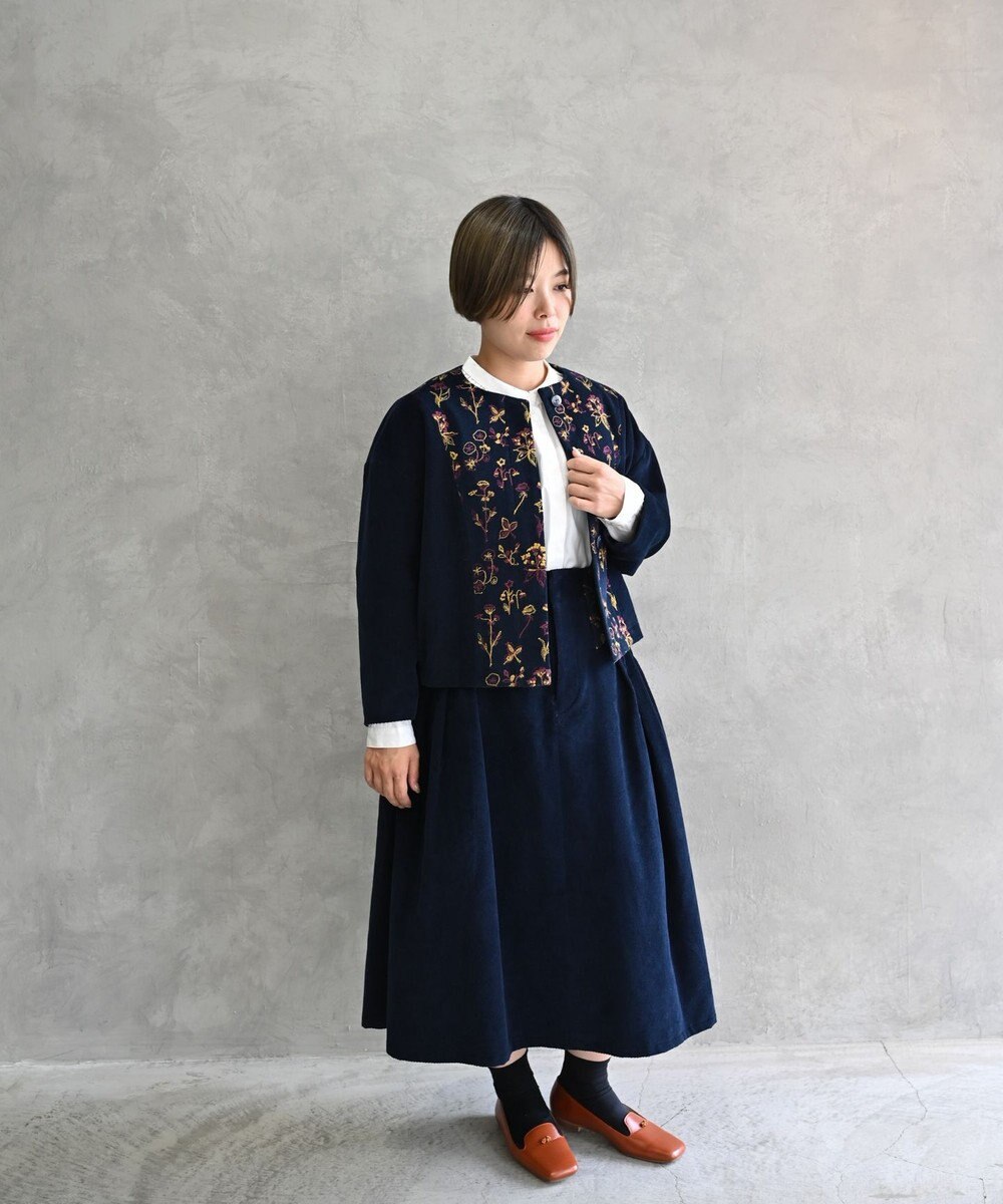 muuc 〈遠州織物の工場で織られたコットンコーデュロイ生地〉花刺繍ノーカラージャケット（セットアップ可能） 