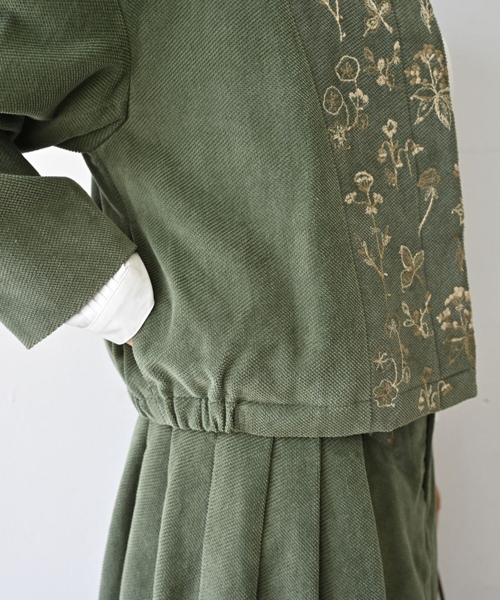 muuc 〈遠州織物の工場で織られたコットンコーデュロイ生地〉花刺繍ノーカラージャケット（セットアップ可能） 
