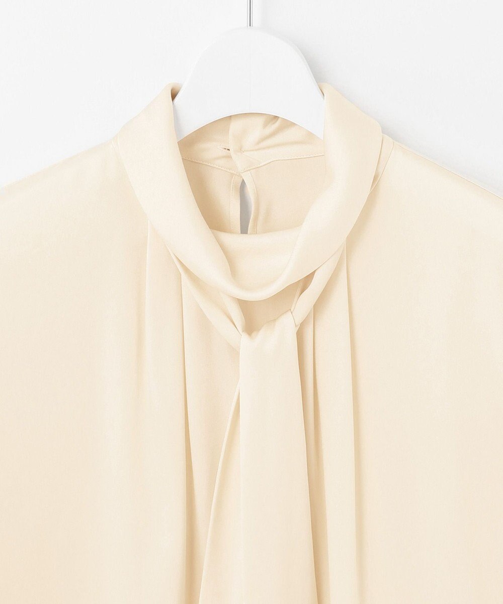 自由区 【洗える/UVケア/吸放湿性】シルクストレッチ ハイネックブラウス 