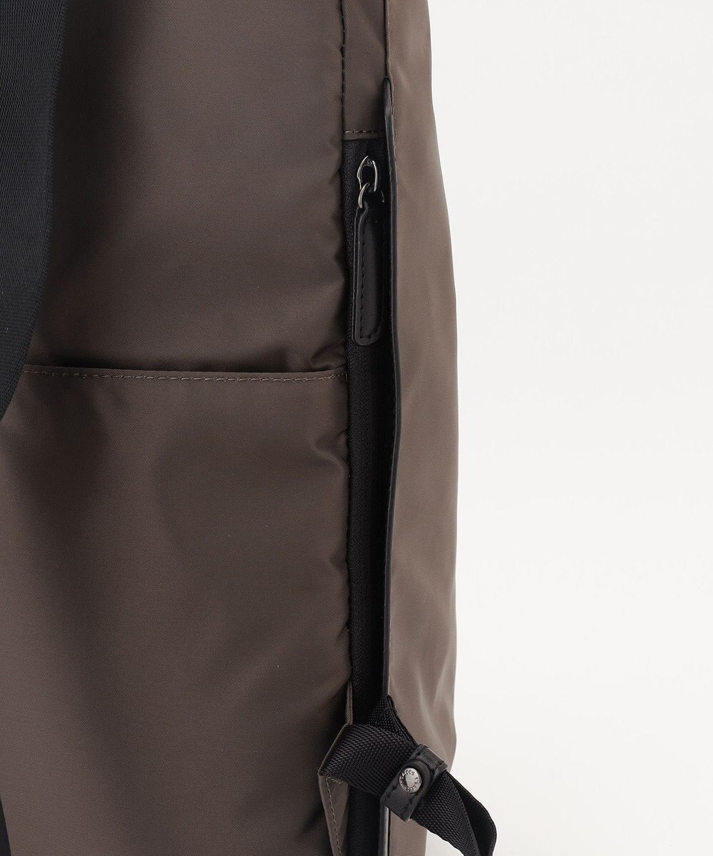 Y'SACCS 【CORDURA×リサイクルレザー】ラウンドフラップリュック 