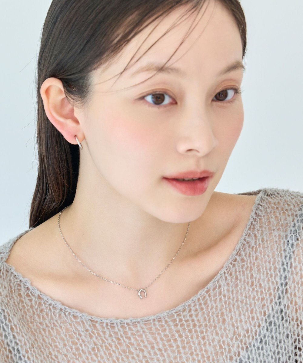 Phoebe 〈金属アレルギー対応〉グロッシーミニホースシューネックレス　シルバー　ステンレス/馬蹄/蹄鉄/ラッキーモチーフ/ギフト/プレゼント 