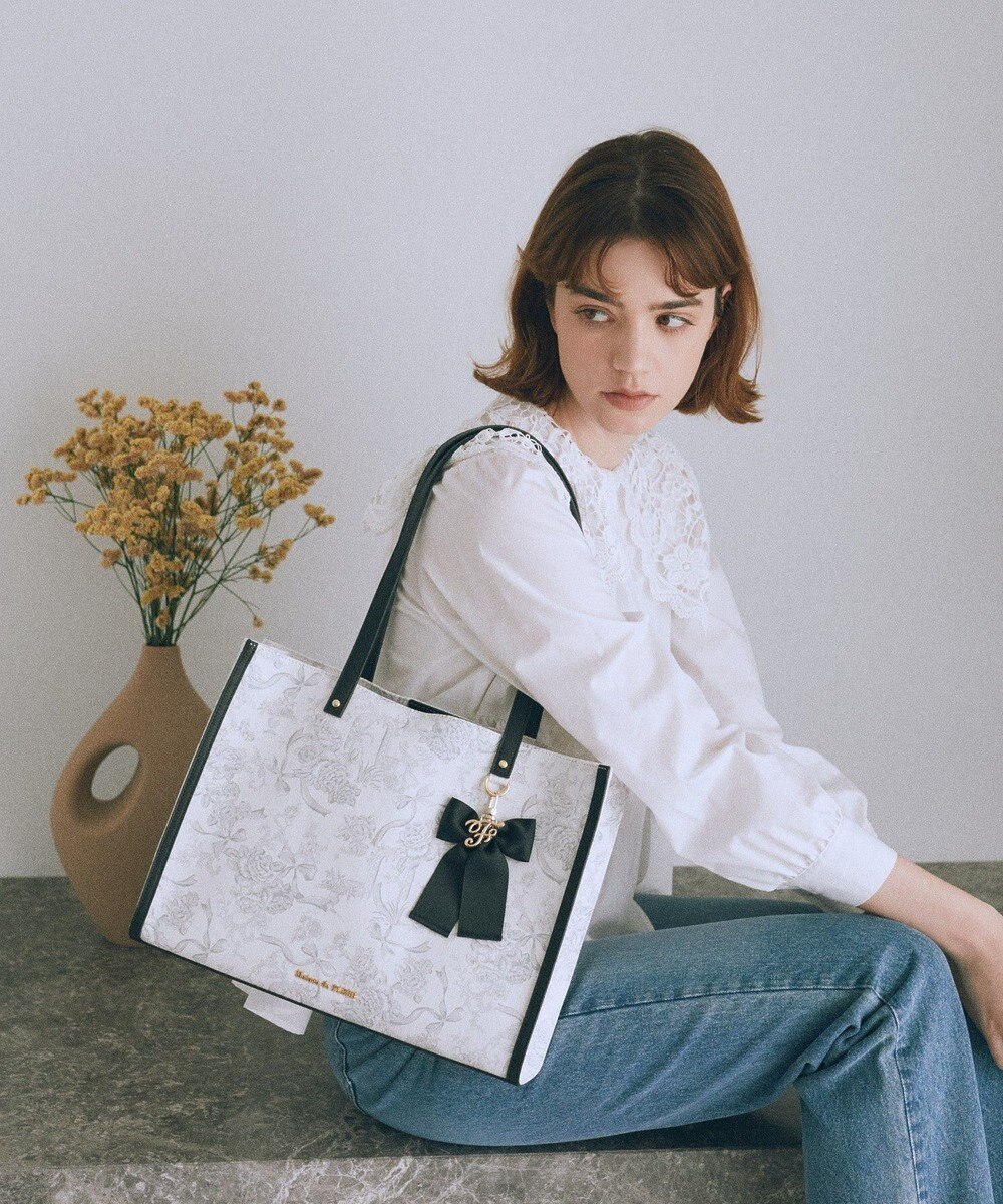 Maison de FLEUR フラワーガーデンプリントスクエアトート 