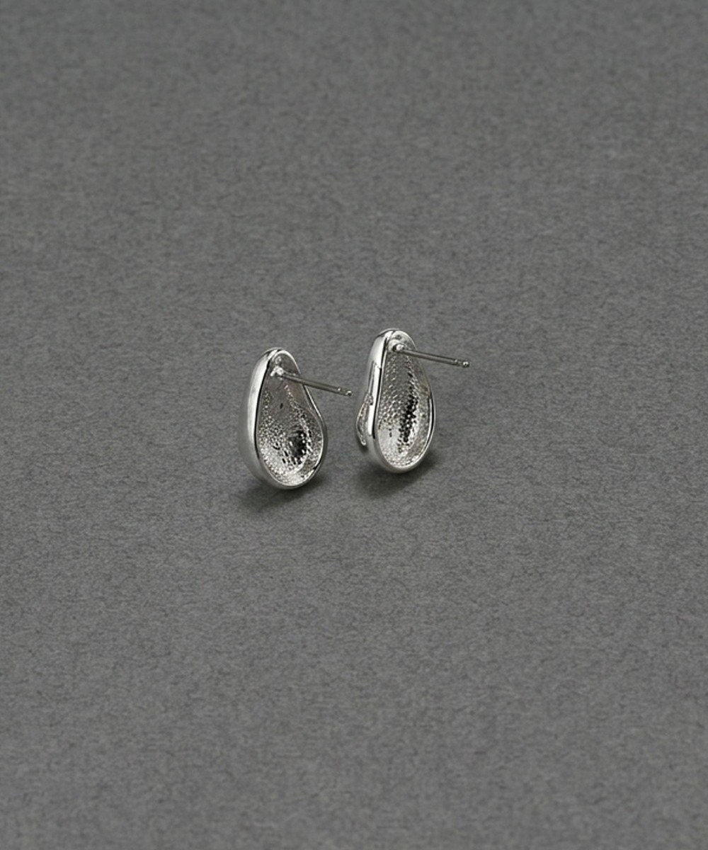 Phoebe 〈金属アレルギー対応〉パフメタルピアス　シルバー/ニッケルフリー 