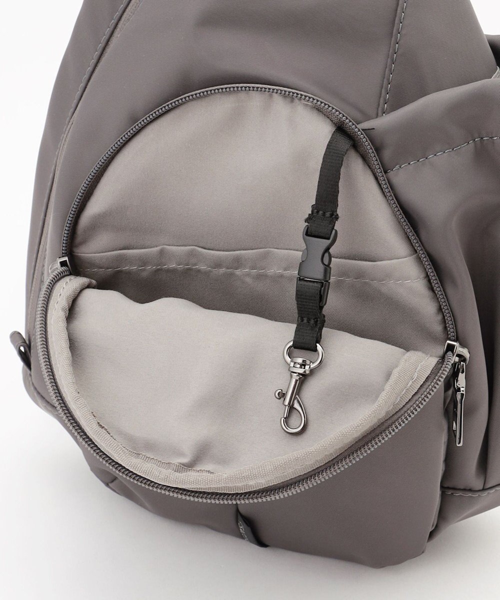 Y'SACCS 【Y’SACCS vous et】フロントファスナークロスボディバッグ 