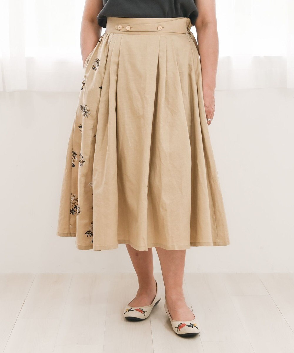 muuc 〈コットン×リネン〉〈高品質なドライタッチ生地〉〈遠州織物の工場で織られた上質な生地〉野小花刺繍 ウエスト後ろゴムあり 裏地あり ギャザースカート 