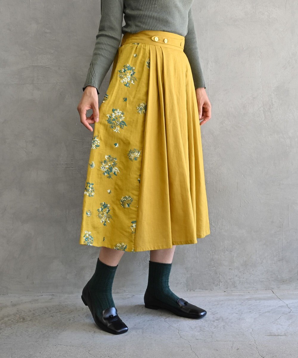 muuc 〈コットン×リネン〉〈高品質なドライタッチ生地〉〈遠州織物の工場で織られた上質な生地〉野小花刺繍 ウエスト後ろゴムあり 裏地あり ギャザースカート 