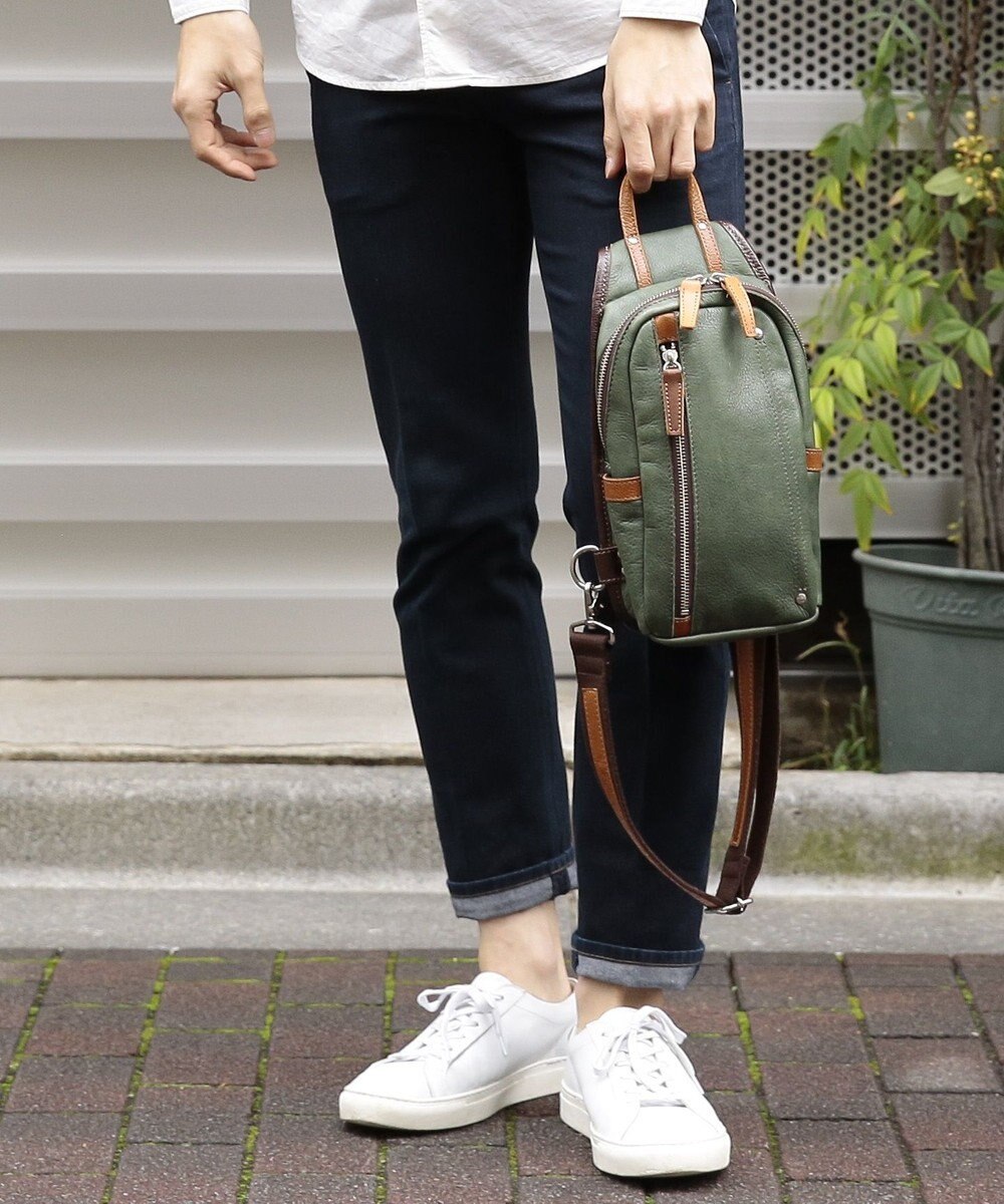 UNBILLION Otias シュリンクレザーオイル仕上げタテ型ボディバッグ 