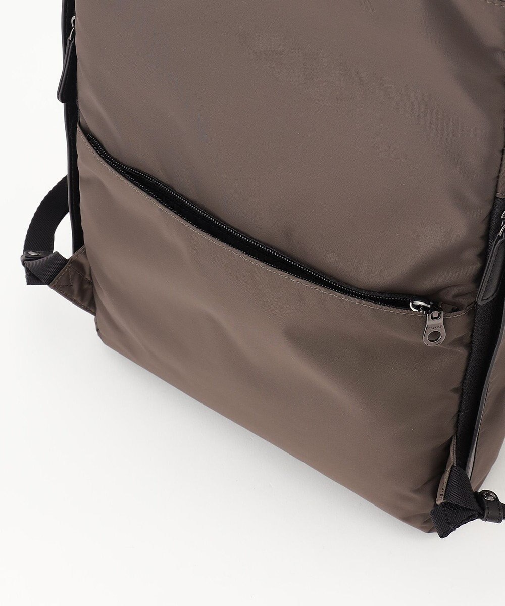 Y'SACCS 【CORDURA×リサイクルレザー】ラウンドフラップリュック 