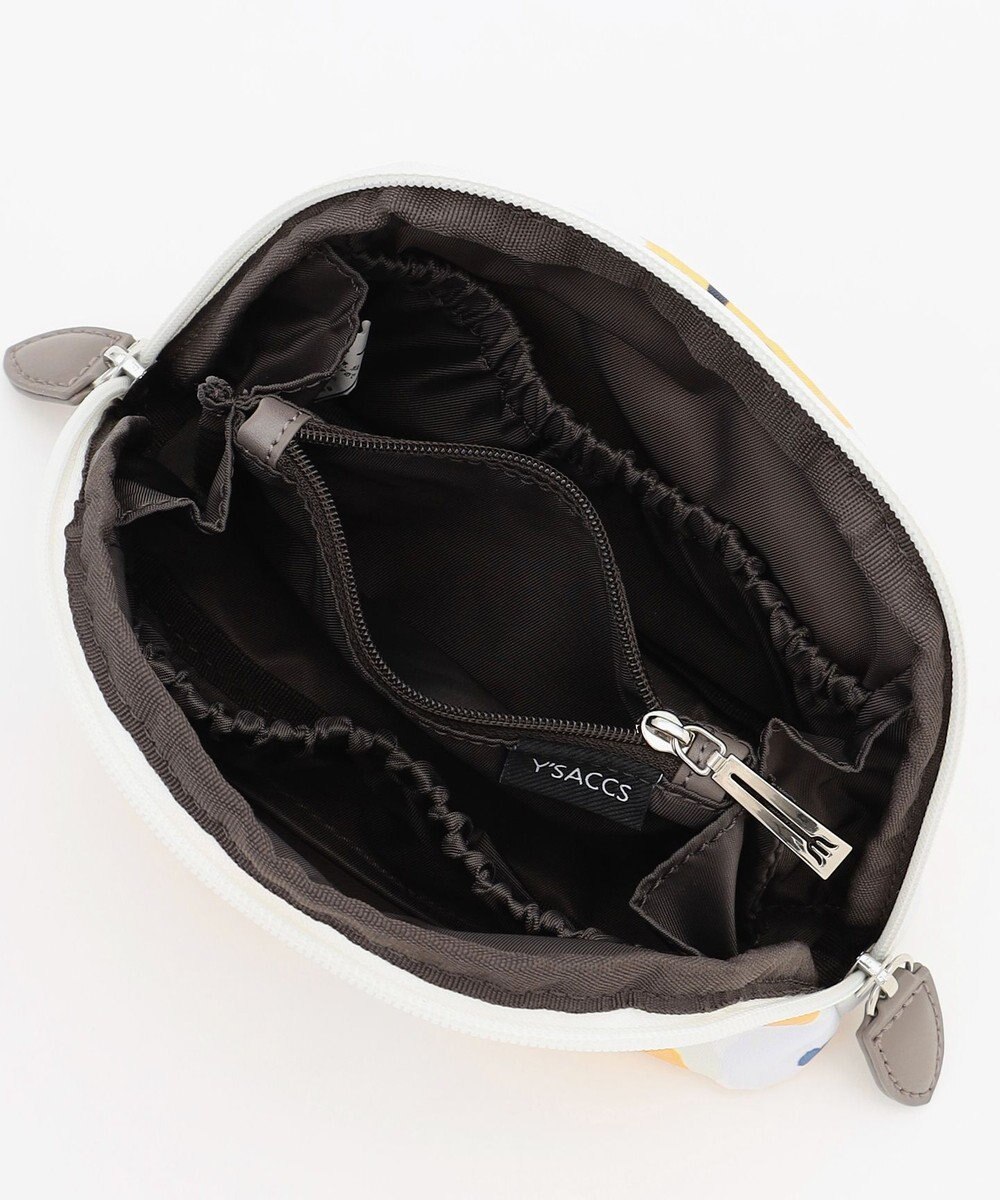 Y'SACCS 総柄プリントハーフムーンポーチ 