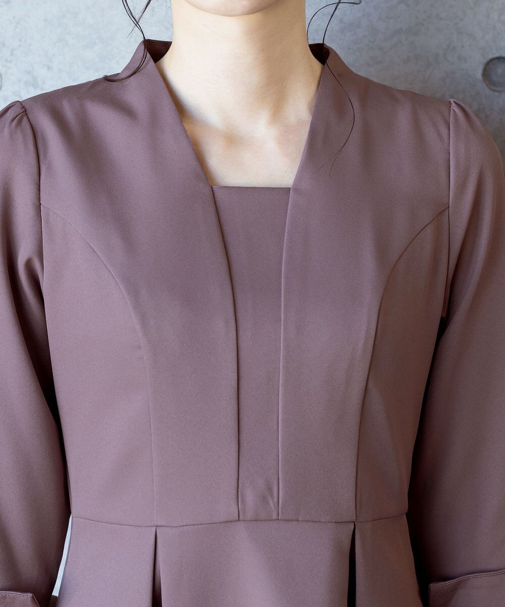 Tiaclasse 【洗える】裾に向かってエレガントに広がる美光沢フレアワンピース 