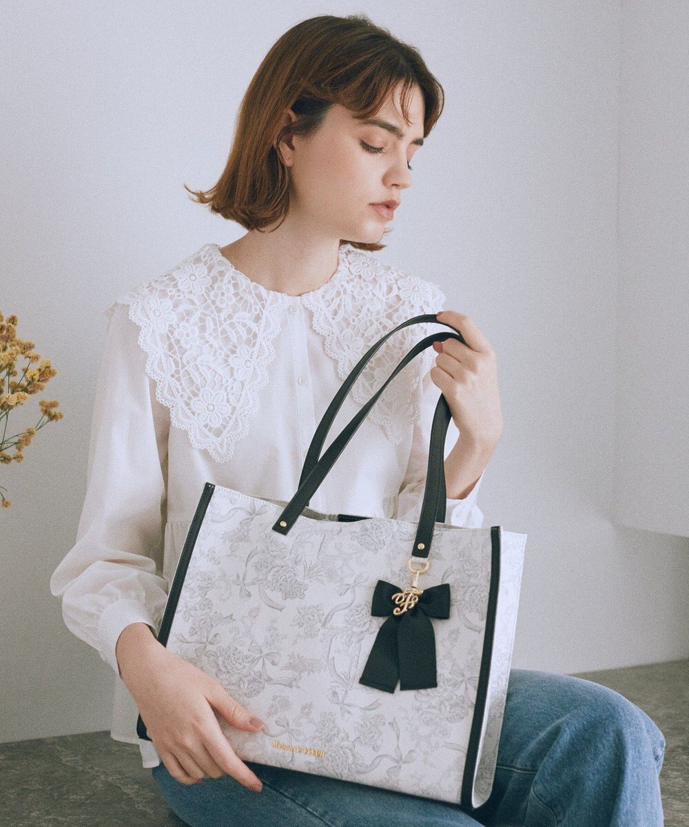 Maison de FLEUR フラワーガーデンプリントスクエアトート 