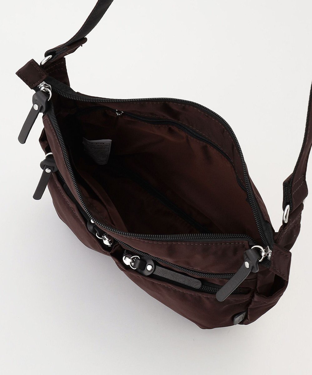 Y'SACCS トリプルポケットベーシックショルダー 