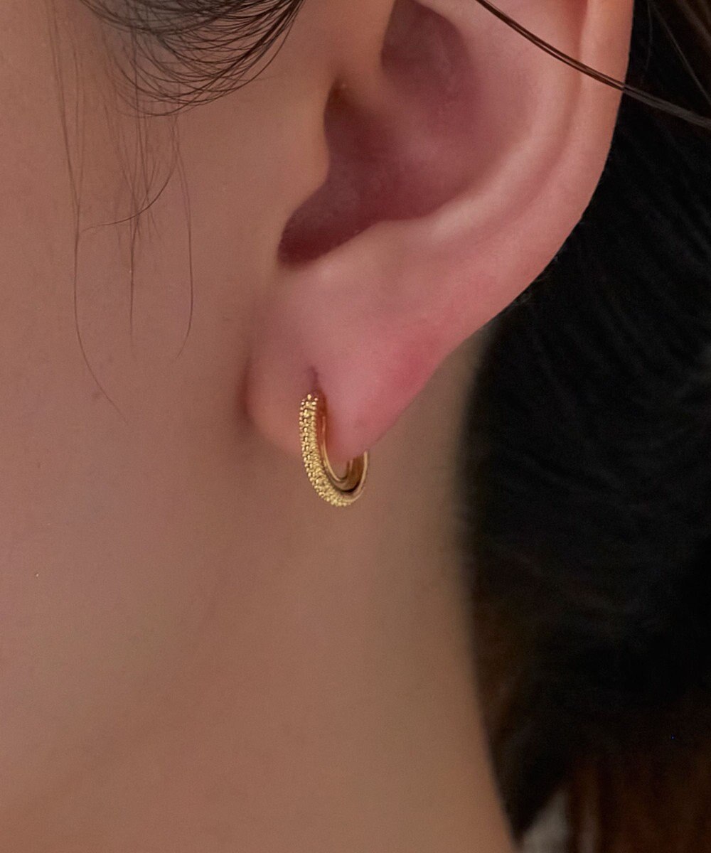 Phoebe 【金属アレルギー対応】【痛くないシリーズ】グリッターメタルライトフィットイヤリング　ゴールド 