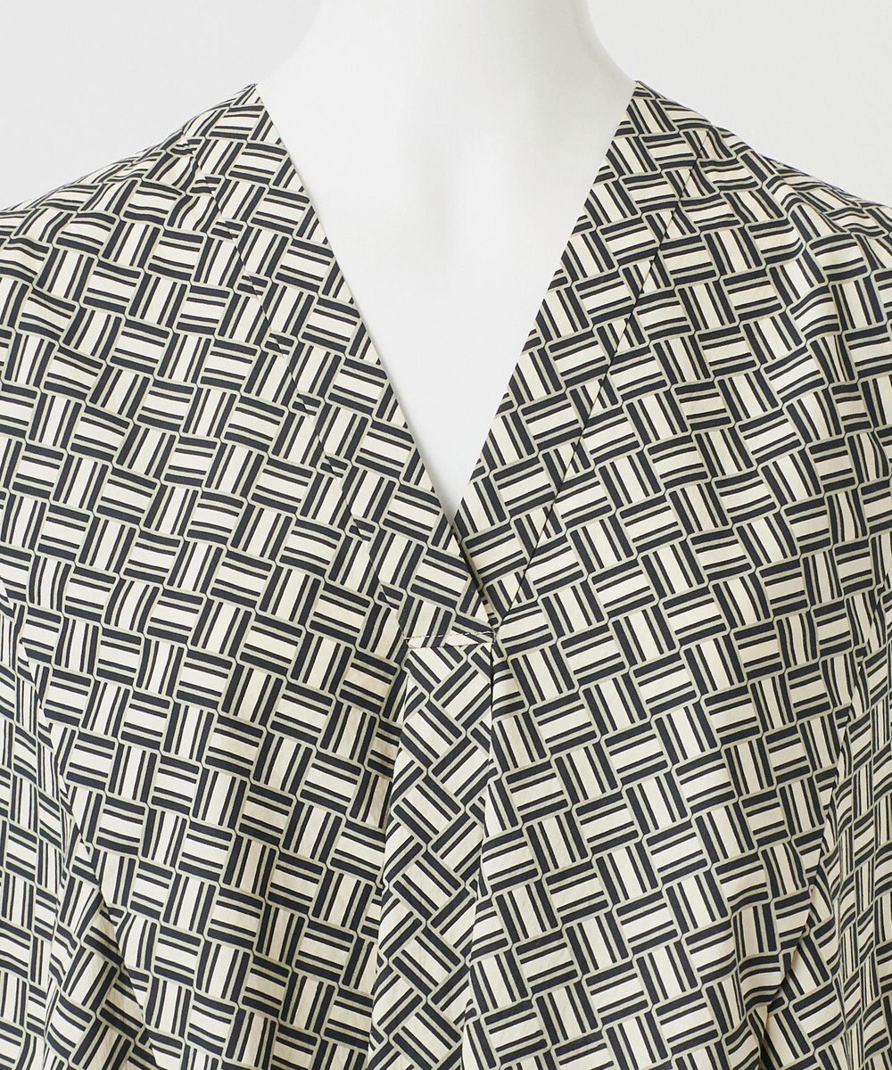 23区 S 【R(アール)】ジオメトリックプリント ハンカチヘム ブラウス 