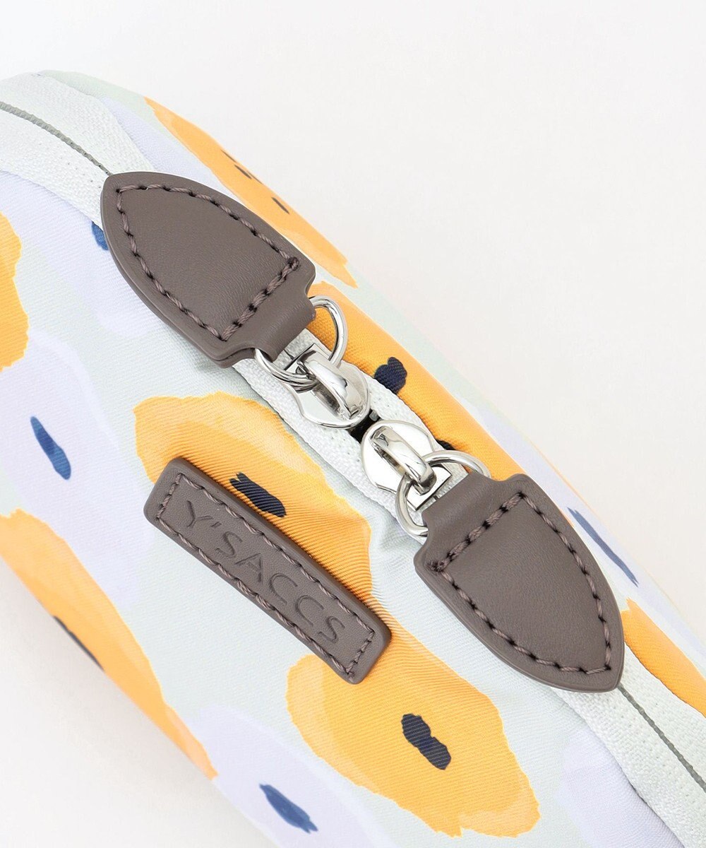 Y'SACCS 総柄プリントハーフムーンポーチ 