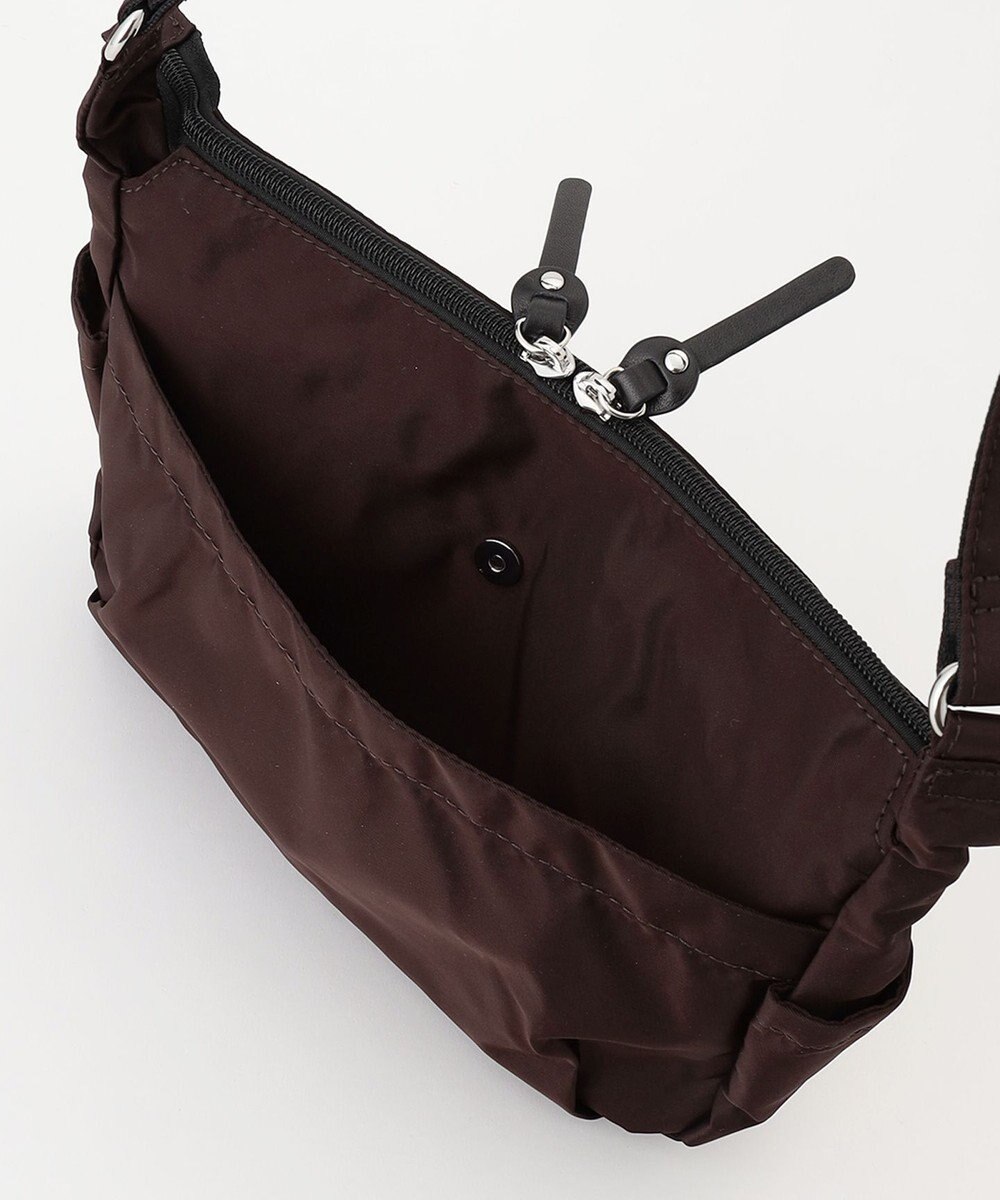 Y'SACCS トリプルポケットベーシックショルダー 