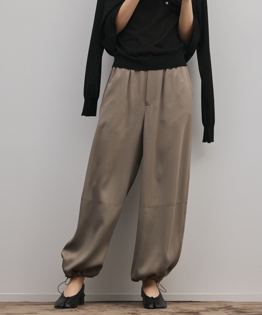 GRACE CONTINENTAL マットサテンバレルパンツ 