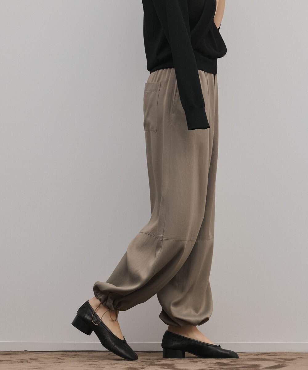 GRACE CONTINENTAL マットサテンバレルパンツ 