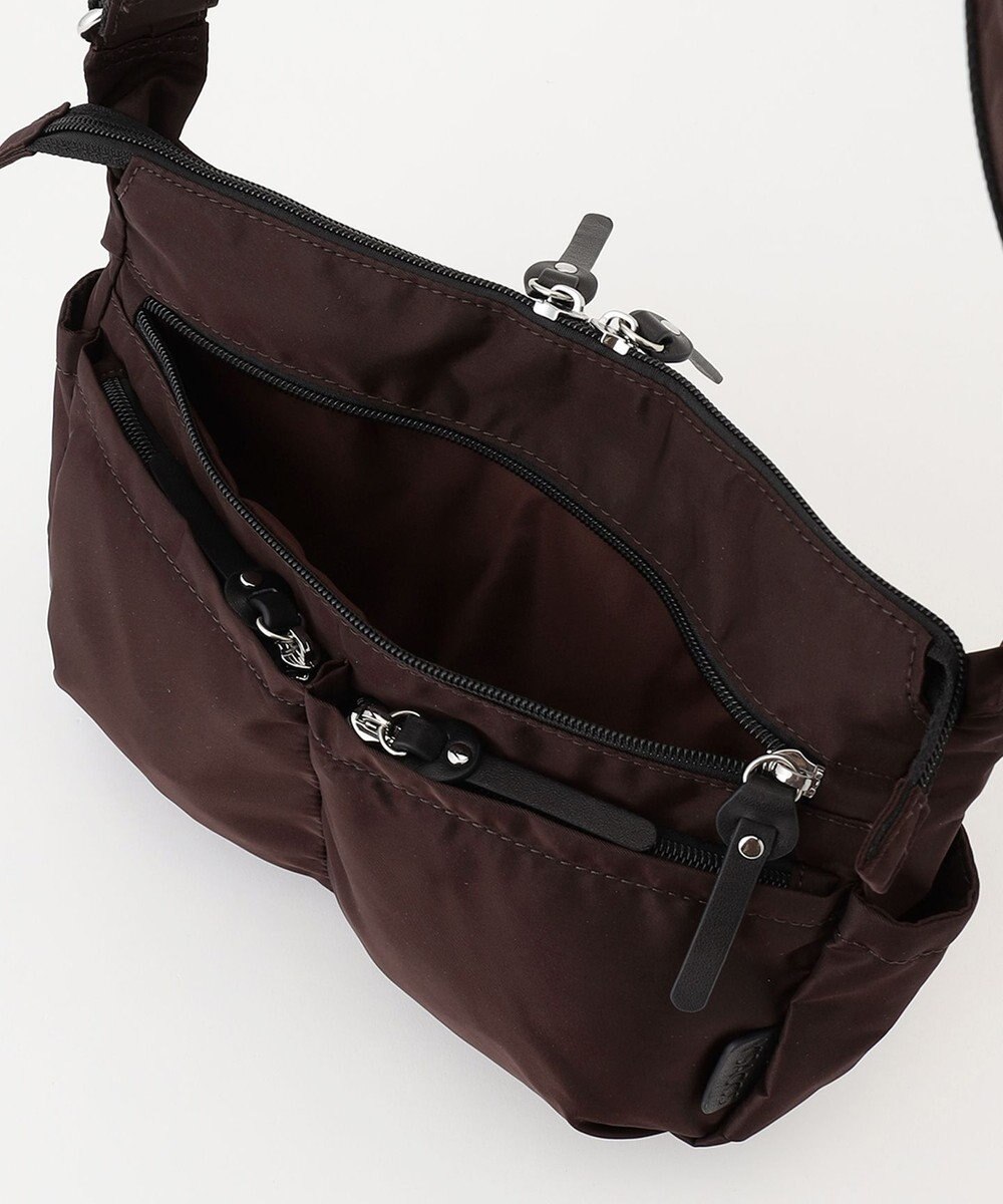 Y'SACCS トリプルポケットベーシックショルダー 