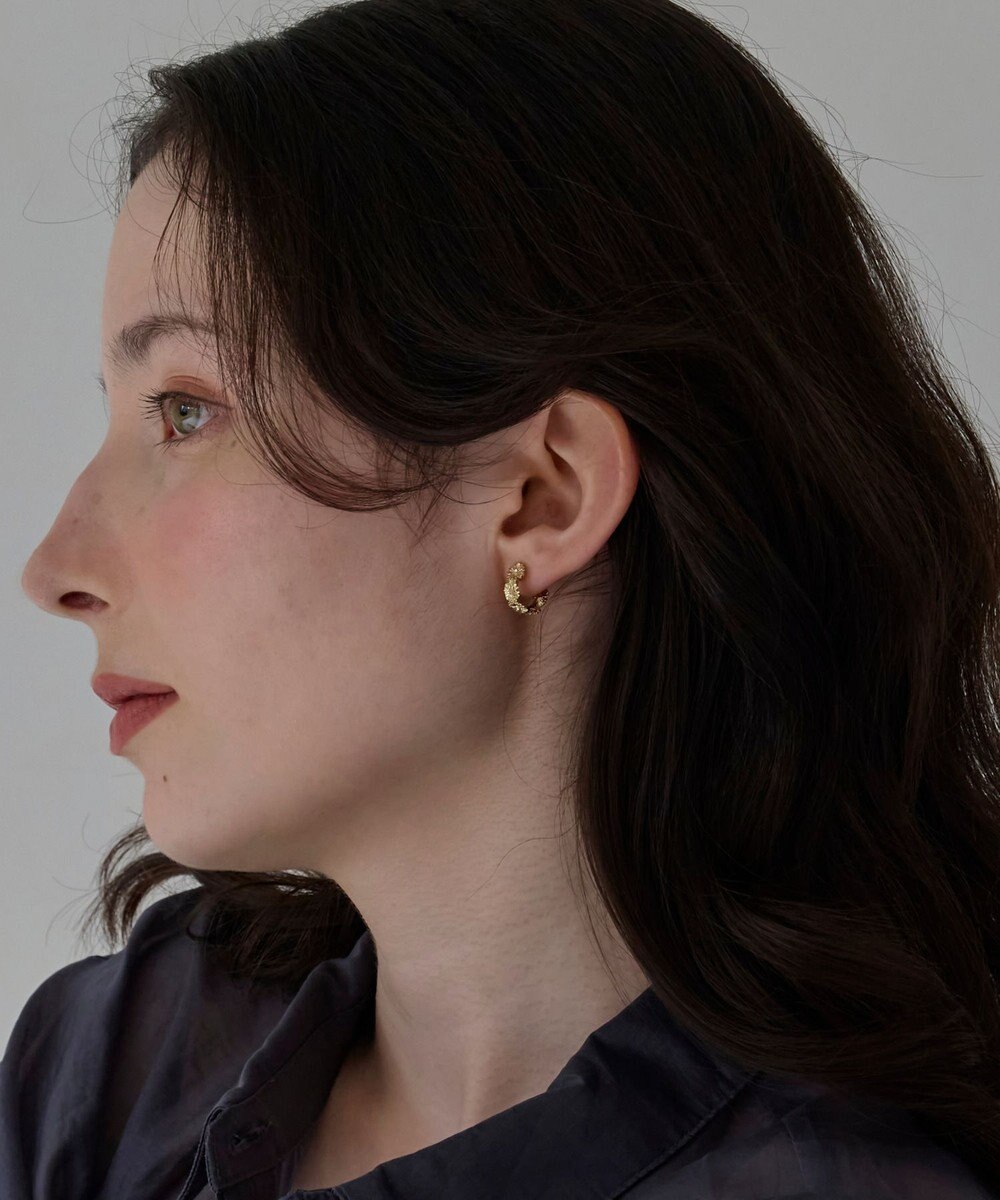 Phoebe 【金属アレルギー対応】マーガレットフラワーフープピアス　ゴールド 