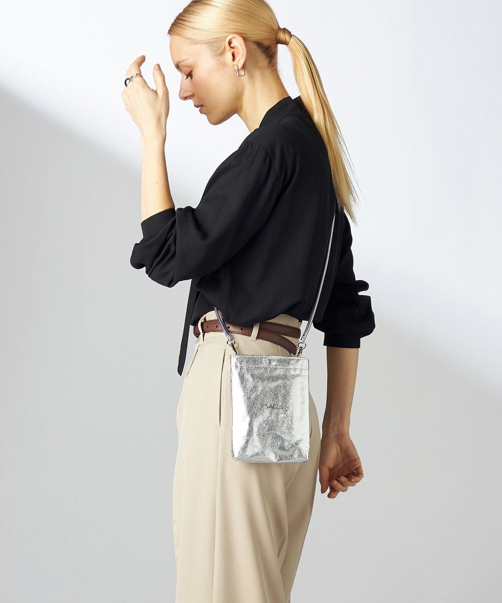 Y'SACCS PVCメタリックショルダーバッグ 