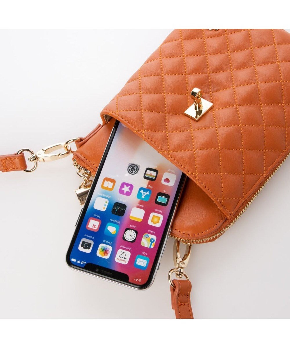 LA BAGAGERIE シープレザー　キルティングスマホショルダー 