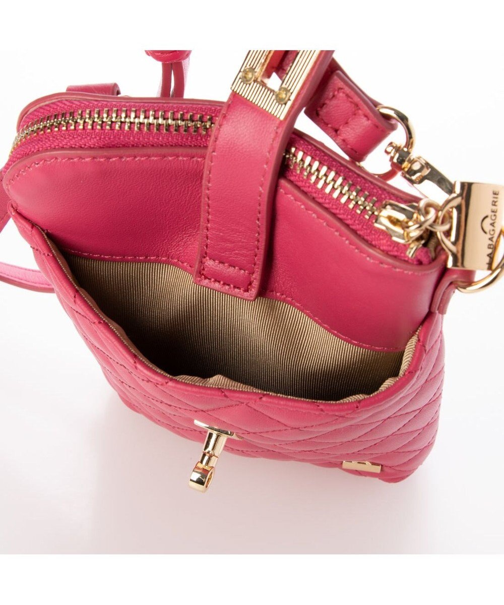 LA BAGAGERIE シープレザー　キルティングスマホショルダー 