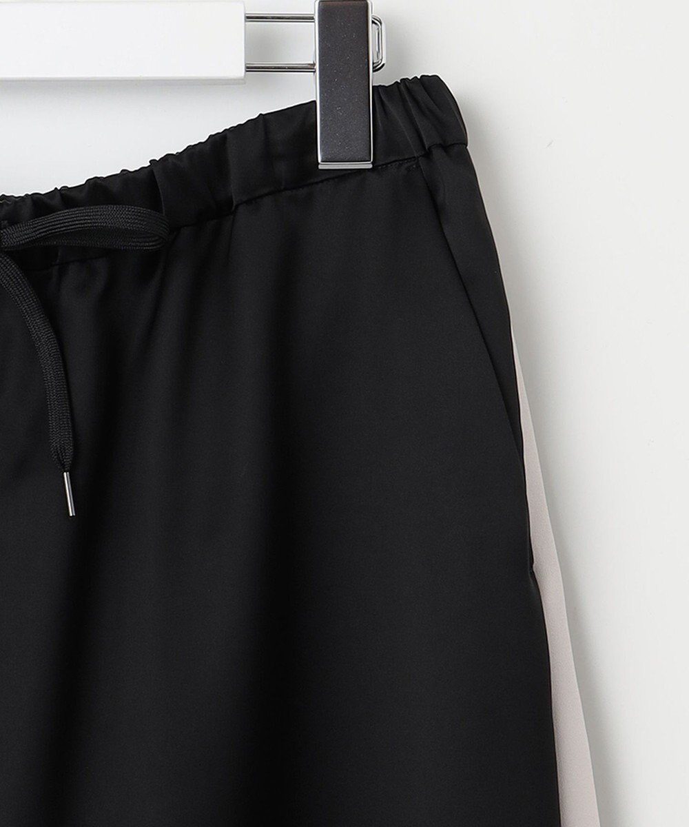 23区 S 【SLOW/一部店舗限定】ブライトサテン ライン パンツ 