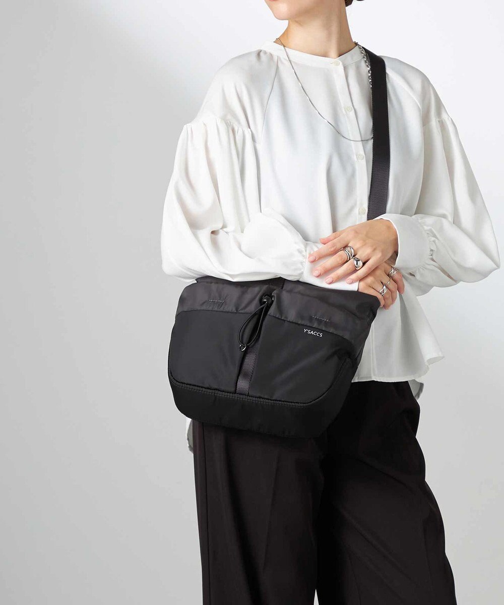 Y'SACCS ドローストリング コンビカラーショルダー 