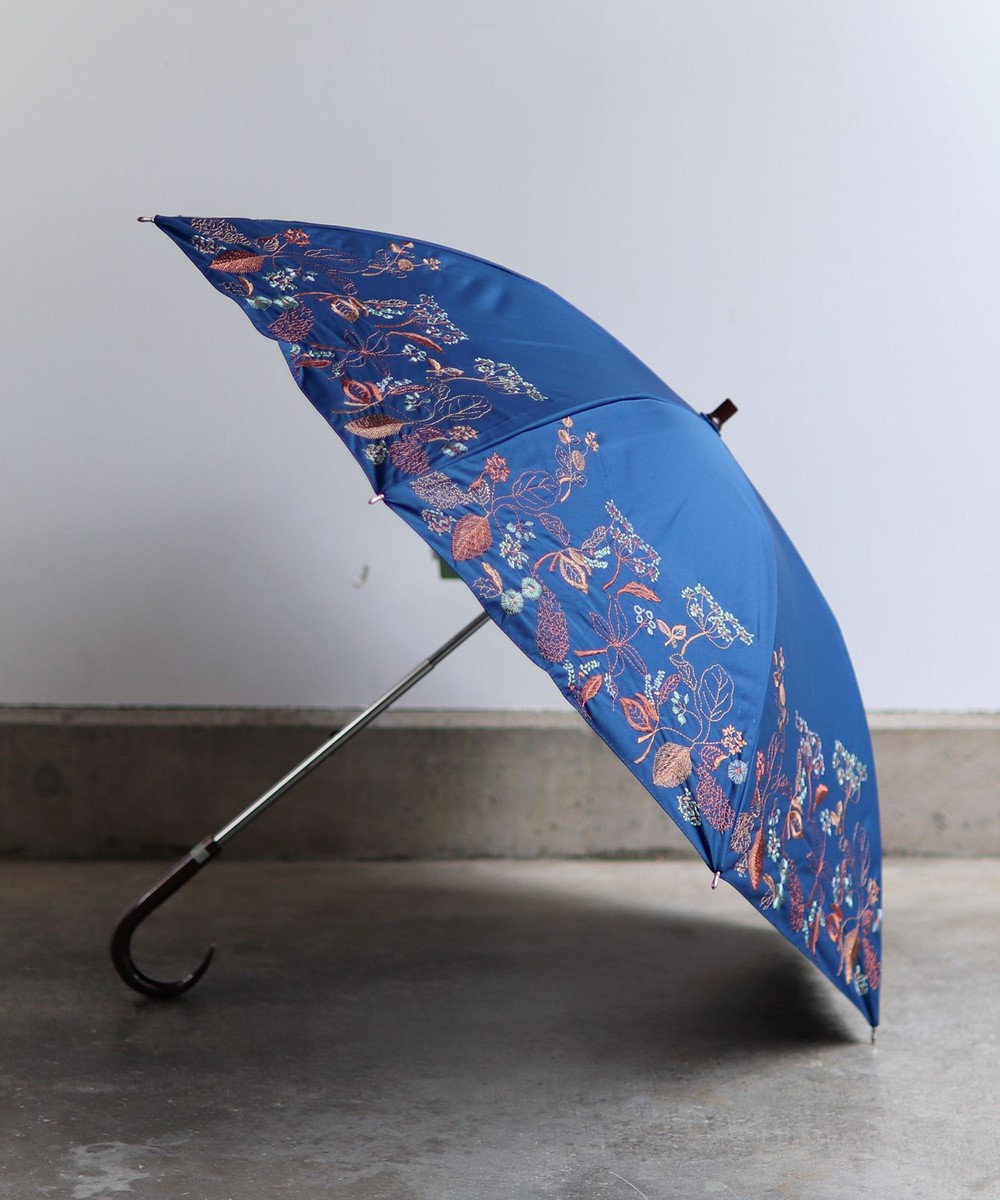 〈UVカット率99%以上・一級遮光生地・晴雨兼用〉窓辺の花刺繍の日傘（長傘タイプ）, ブルー, F