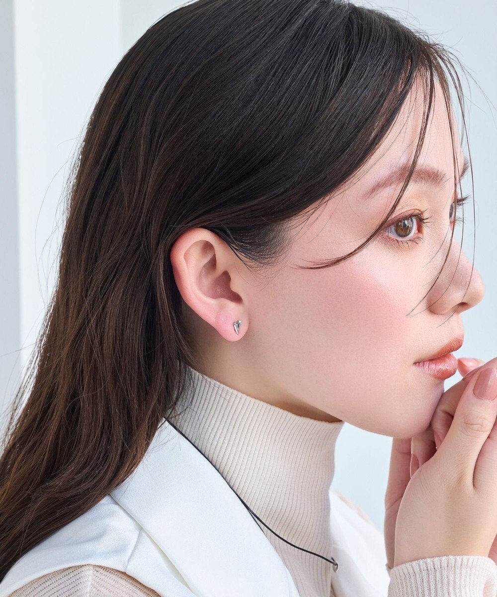 Phoebe 【金属アレルギー対応】ハートリーフセラミックピアス　シルバー/ニッケルフリー（片耳） 